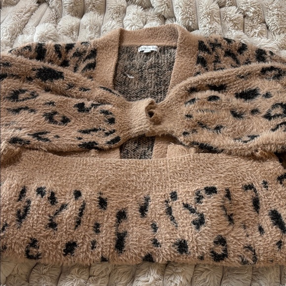 Leopard Print Puff Sleeve Cardigan - Picture 6 of 6